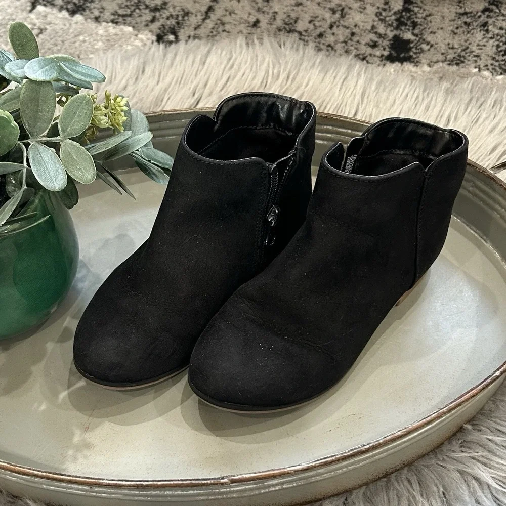 Cat & Jack Black Faux Suede Penelope Ankle Bootie Boots Side‎ Zip Size 12